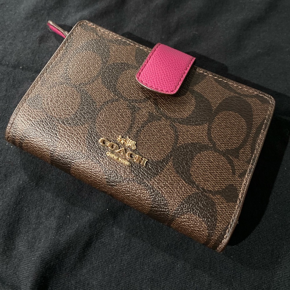 Coach wallet, NWT, brown/fuchsia